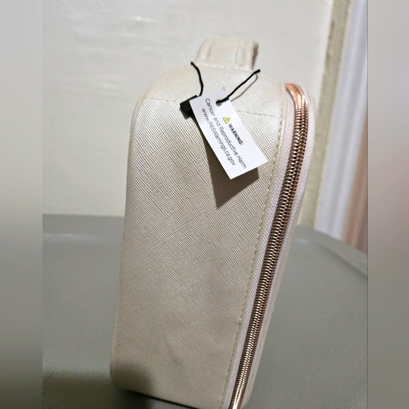 Monat Glow on the Go Travel Case - Picture 7 of 7